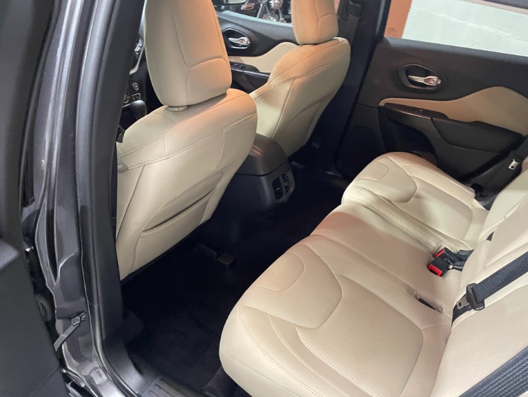 Used-2016-Jeep-Cherokee-Latitude-FWD