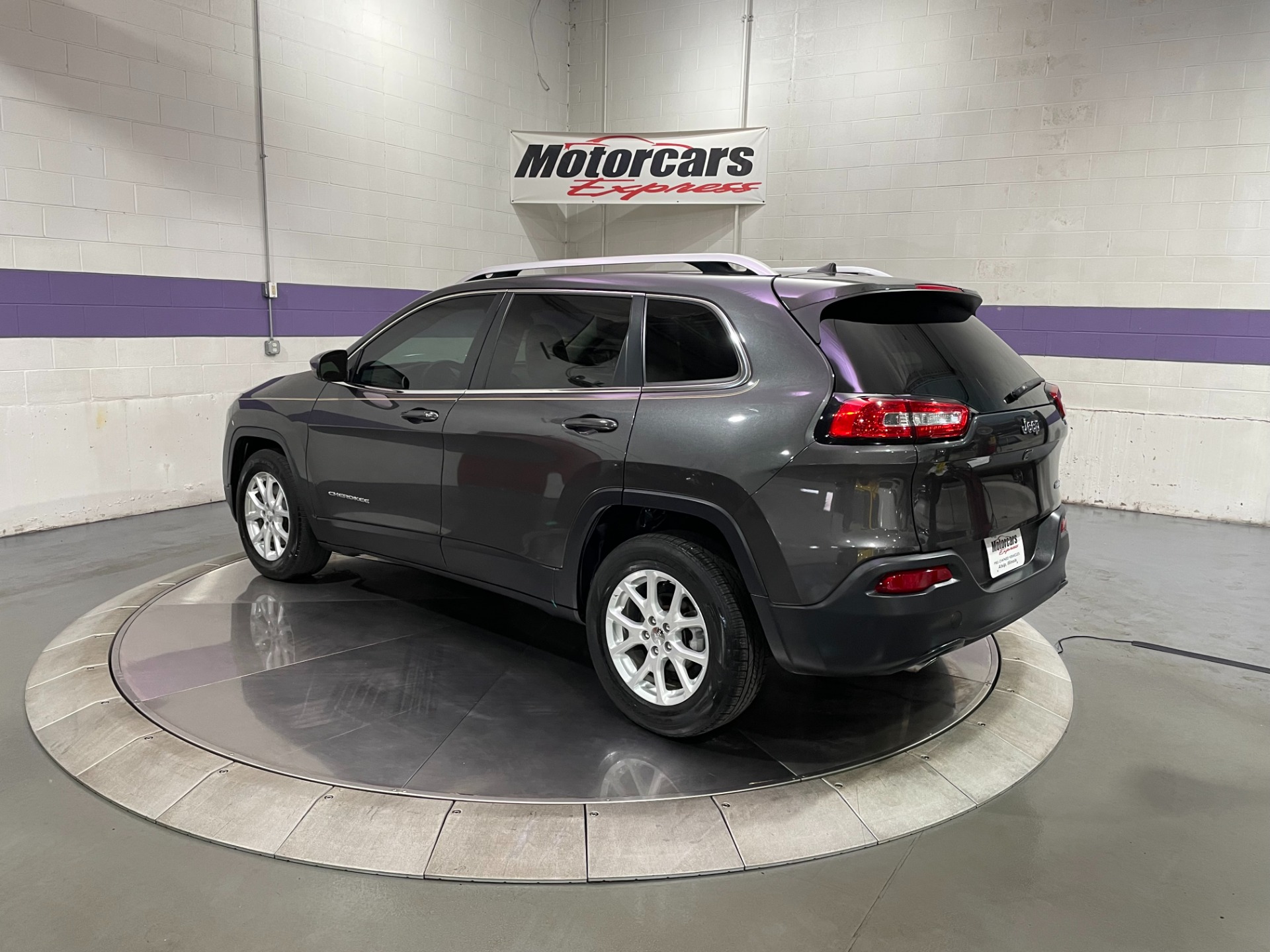Used-2016-Jeep-Cherokee-Latitude-FWD