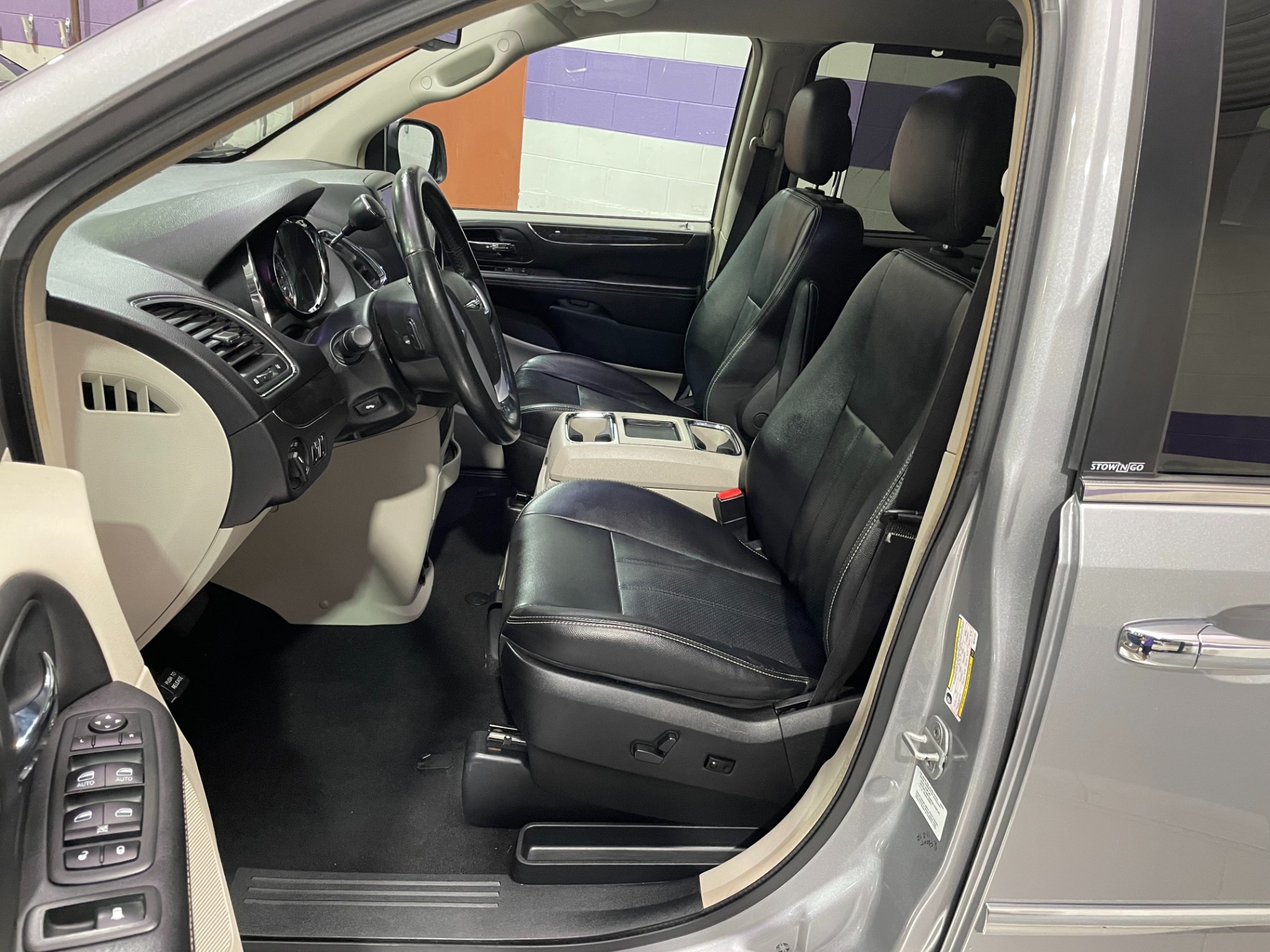 Used-2013-Chrysler-Town-and-Country-Touring-L-FWD