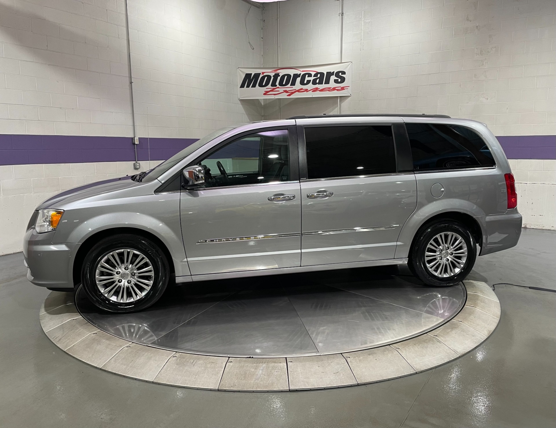 Used-2013-Chrysler-Town-and-Country-Touring-L-FWD