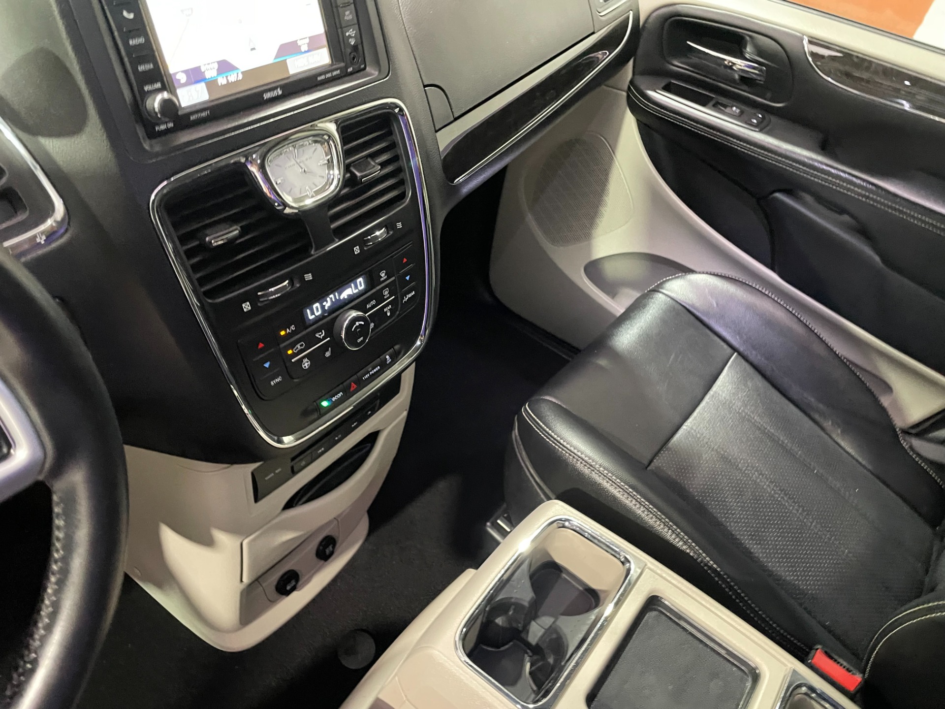 Used-2013-Chrysler-Town-and-Country-Touring-L-FWD