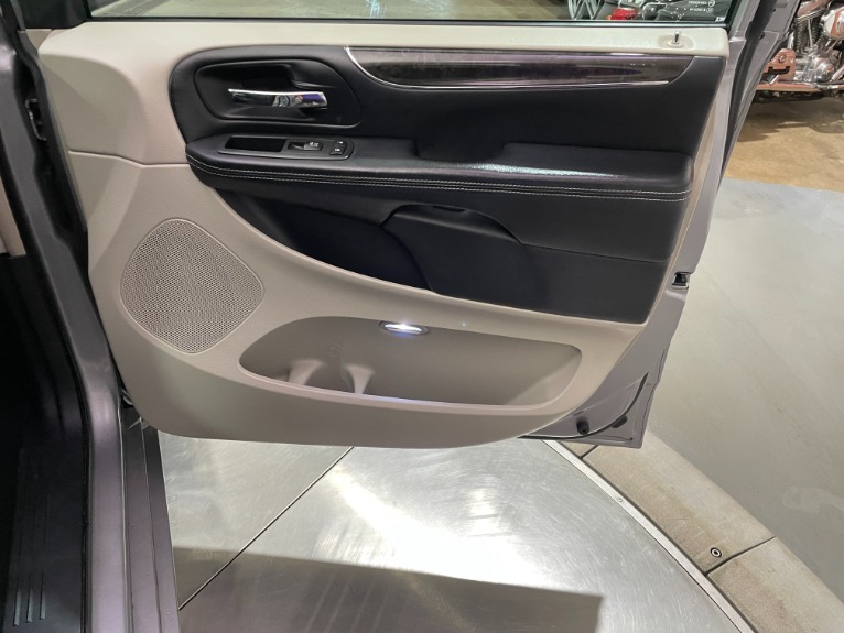 Used-2013-Chrysler-Town-and-Country-Touring-L-FWD