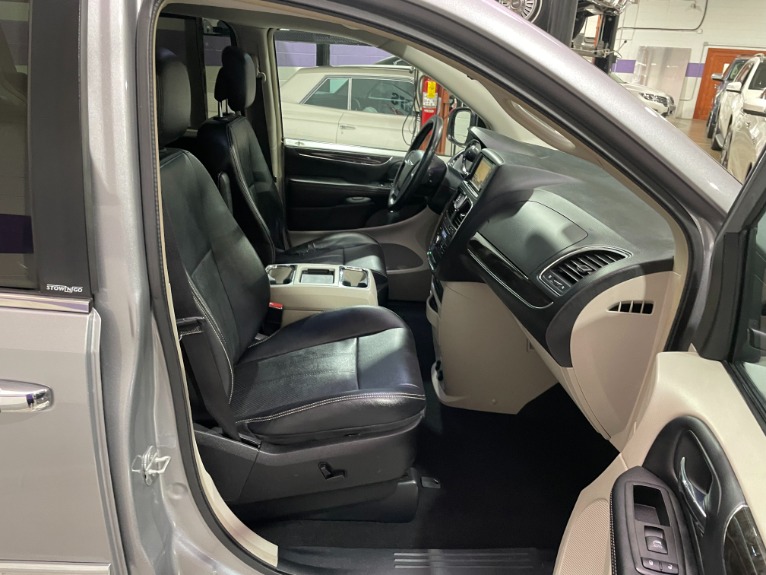 Used-2013-Chrysler-Town-and-Country-Touring-L-FWD