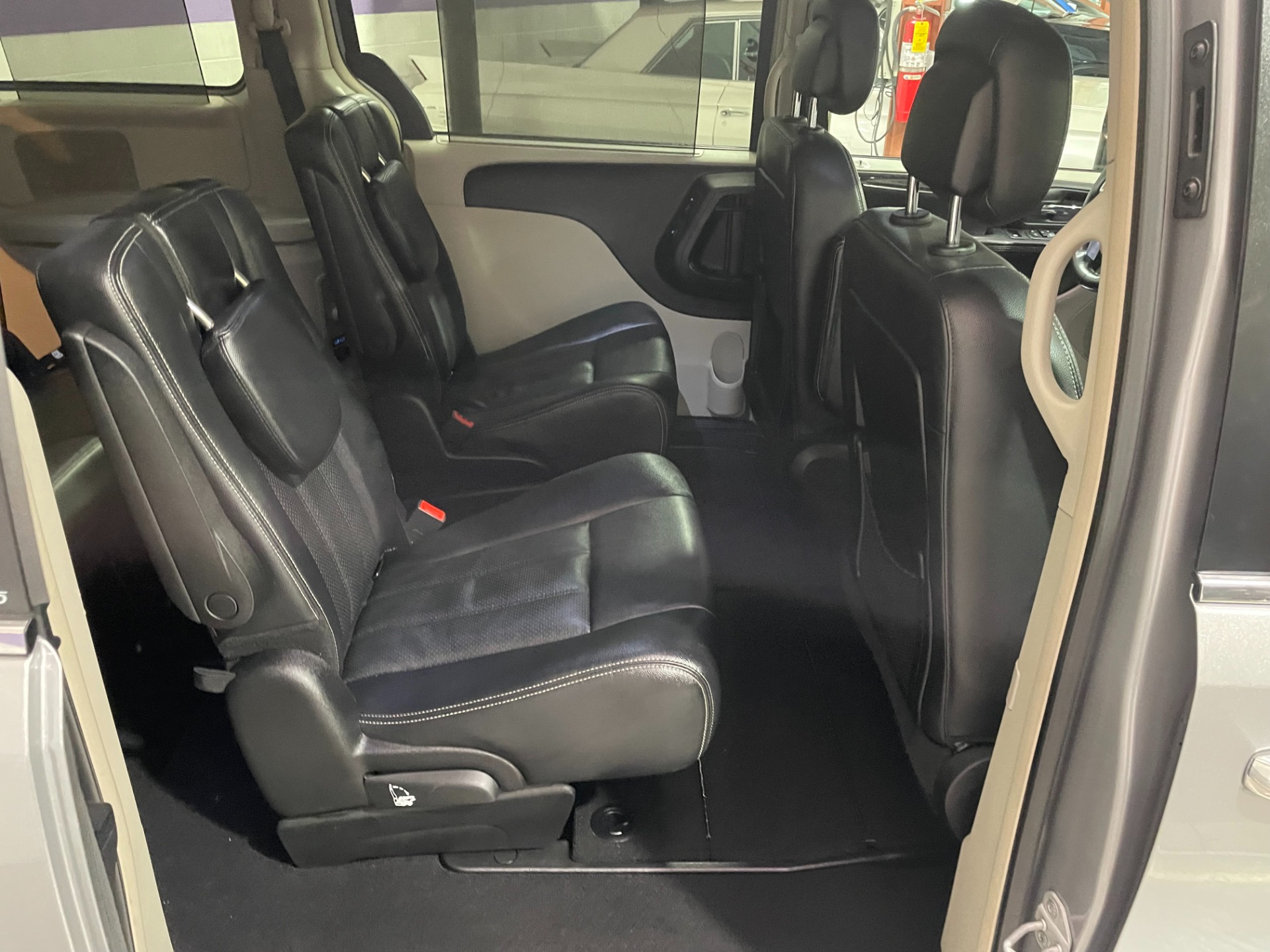 Used-2013-Chrysler-Town-and-Country-Touring-L-FWD
