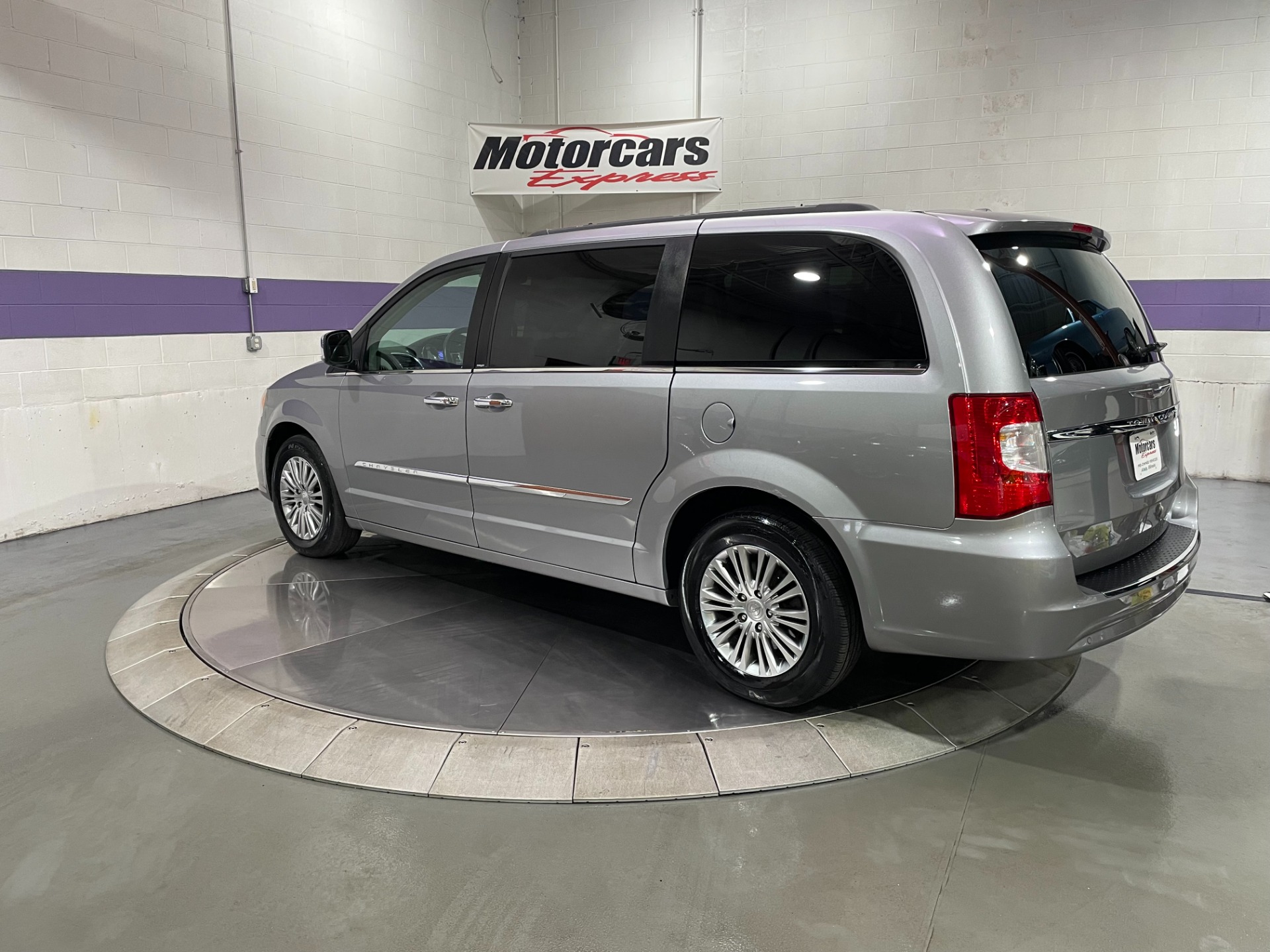 Used-2013-Chrysler-Town-and-Country-Touring-L-FWD