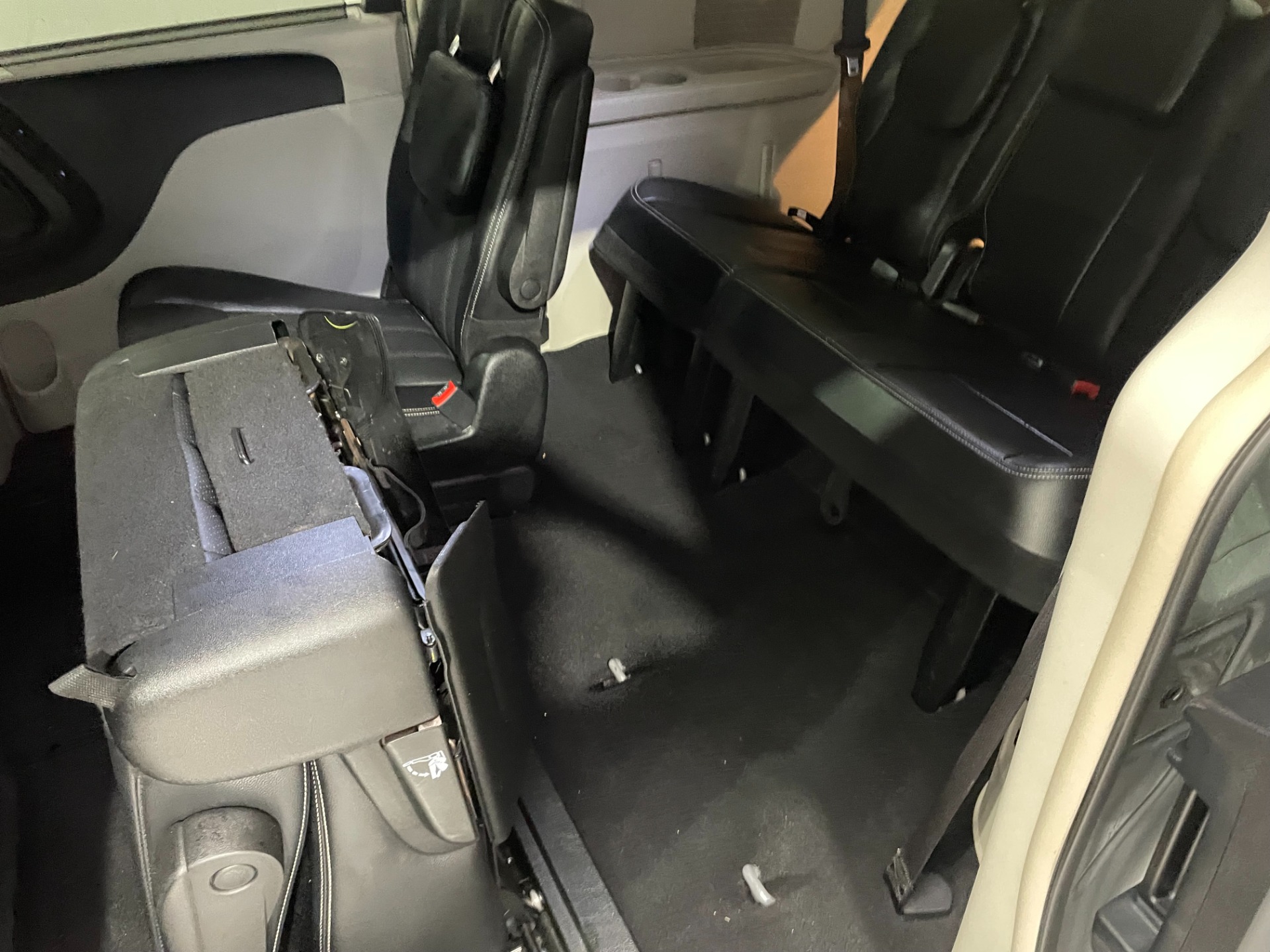 Used-2013-Chrysler-Town-and-Country-Touring-L-FWD