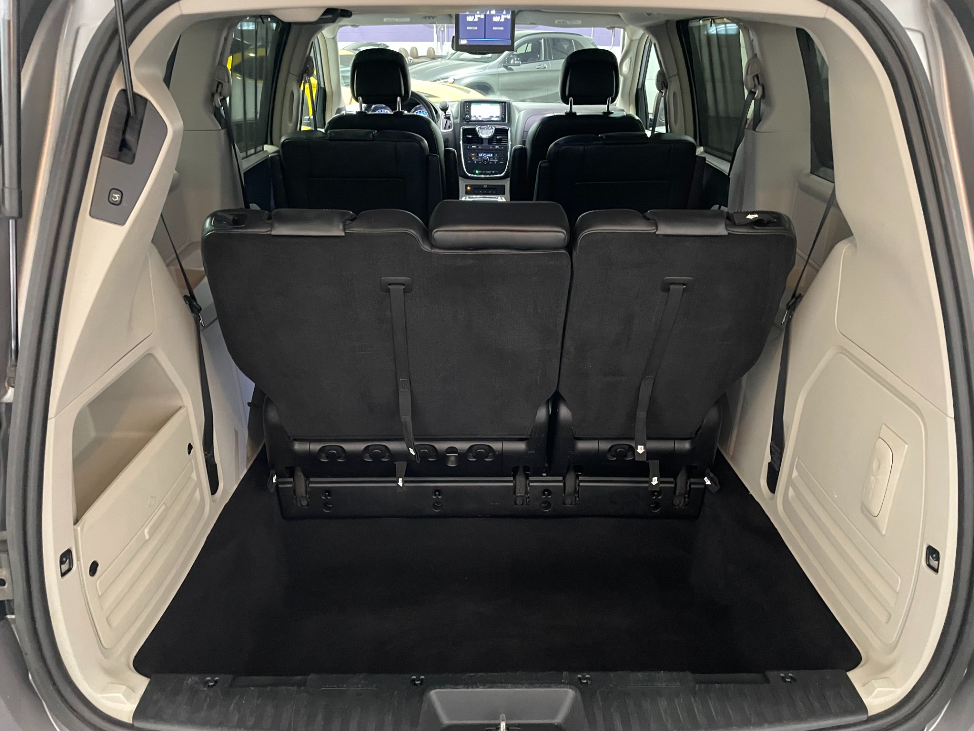Used-2013-Chrysler-Town-and-Country-Touring-L-FWD