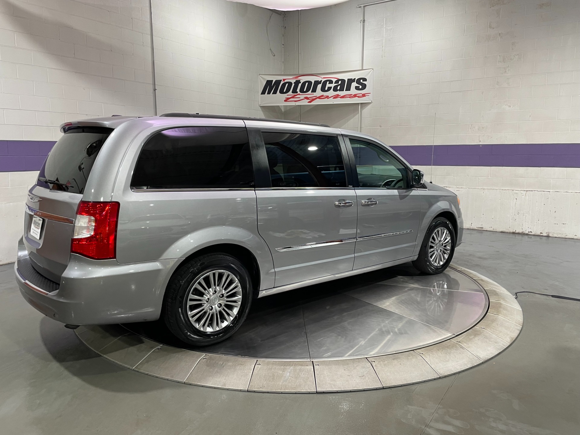 Used-2013-Chrysler-Town-and-Country-Touring-L-FWD