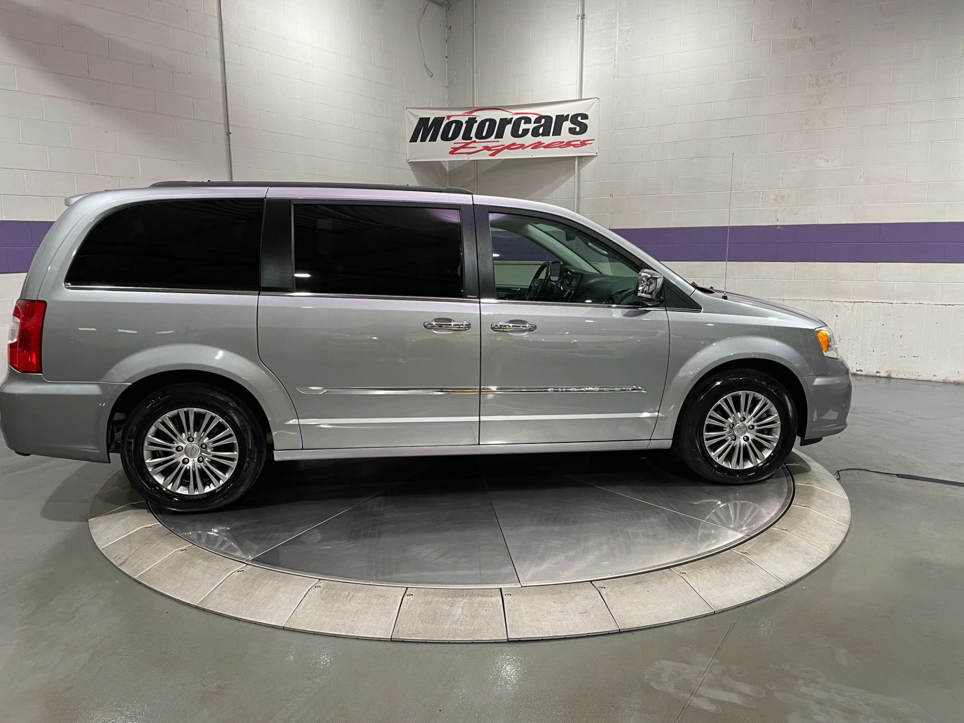 Used-2013-Chrysler-Town-and-Country-Touring-L-FWD