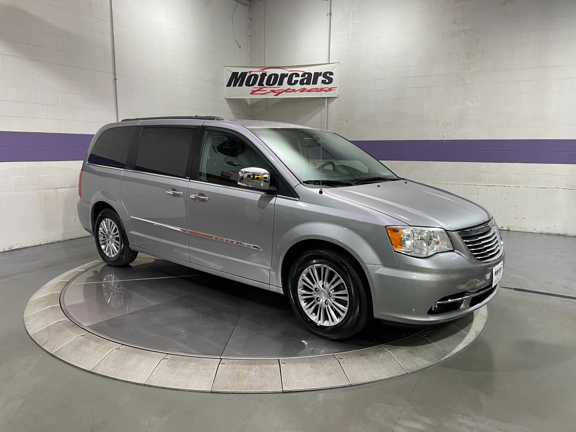Used-2013-Chrysler-Town-and-Country-Touring-L-FWD
