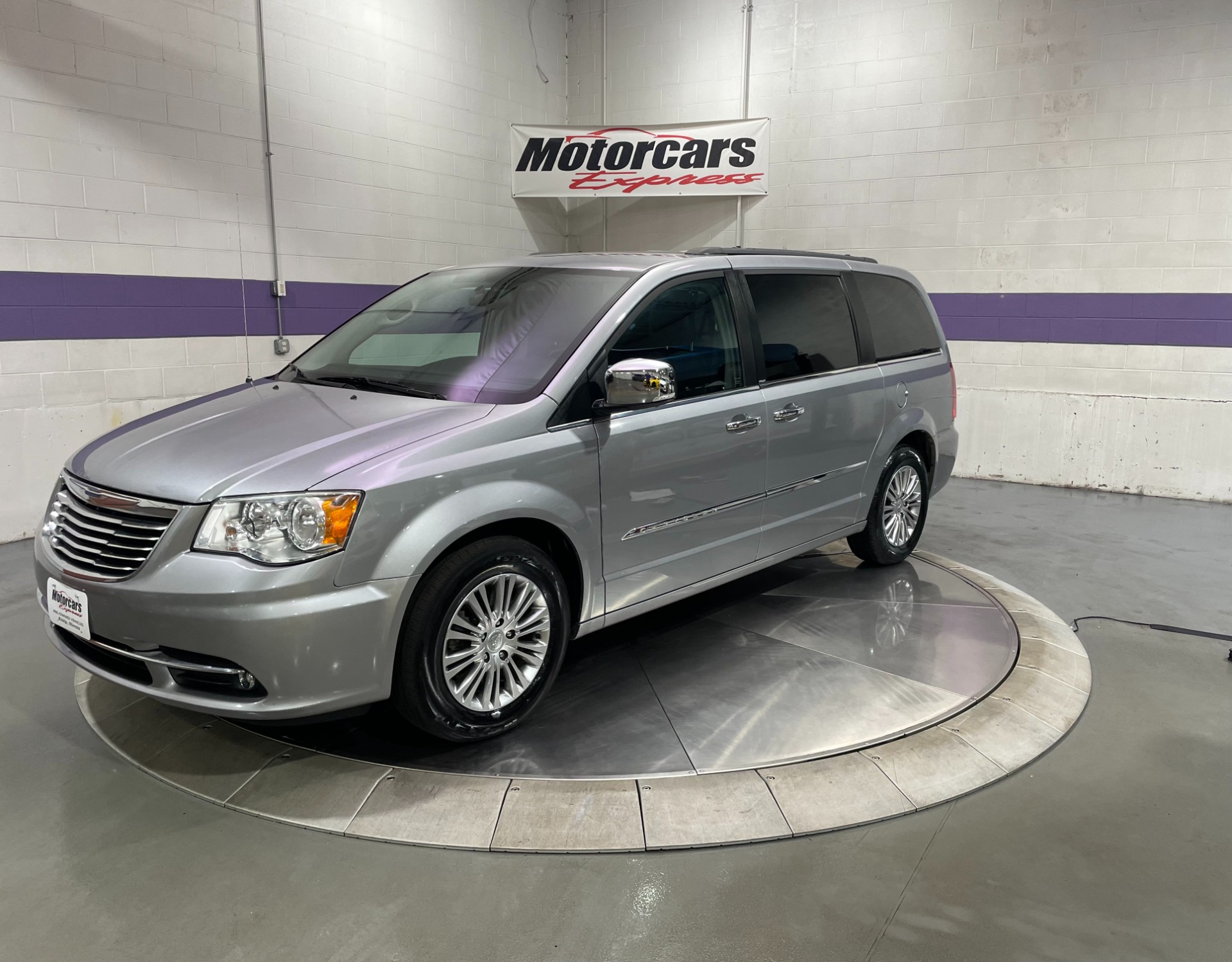 Used-2013-Chrysler-Town-and-Country-Touring-L-FWD