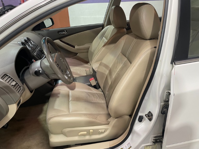 Used-2010-Nissan-Altima-25-SL-FWD