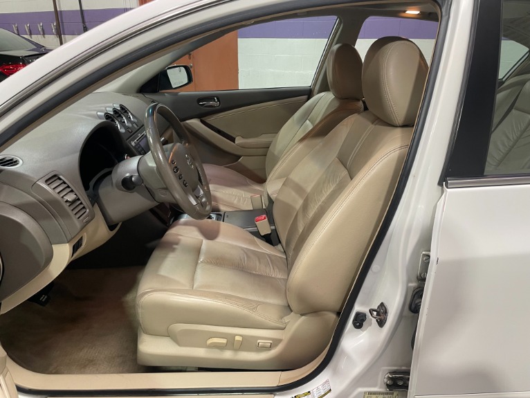 Used-2010-Nissan-Altima-25-SL-FWD