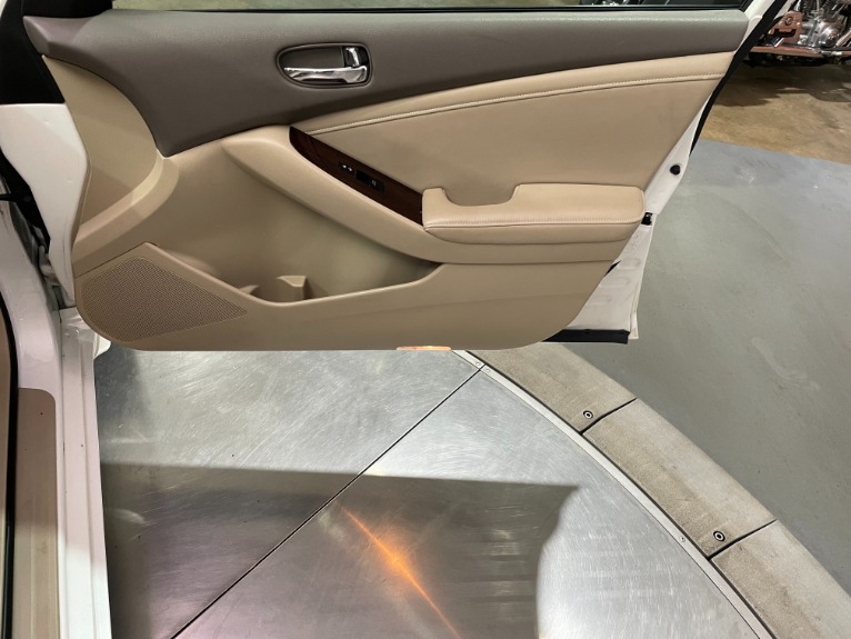 Used-2010-Nissan-Altima-25-SL-FWD