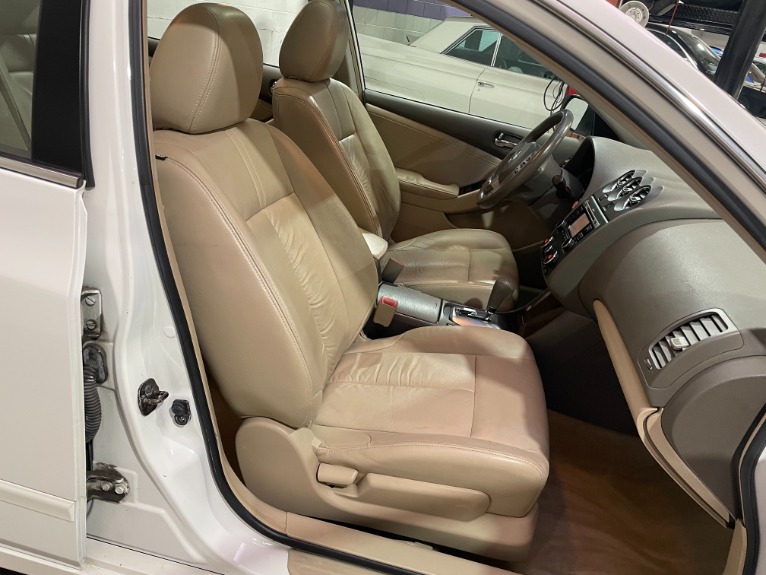 Used-2010-Nissan-Altima-25-SL-FWD