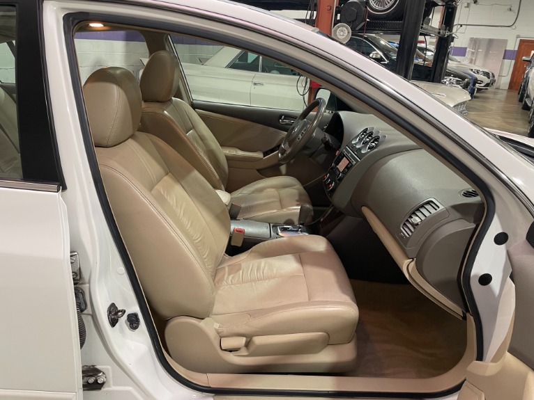 Used-2010-Nissan-Altima-25-SL-FWD
