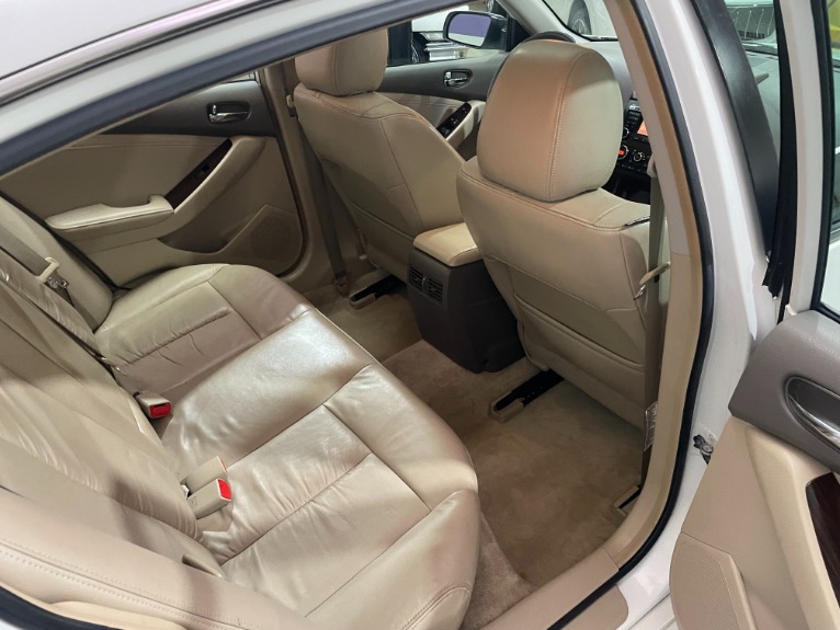 Used-2010-Nissan-Altima-25-SL-FWD