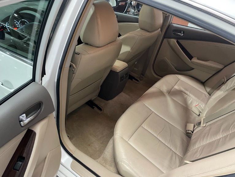 Used-2010-Nissan-Altima-25-SL-FWD