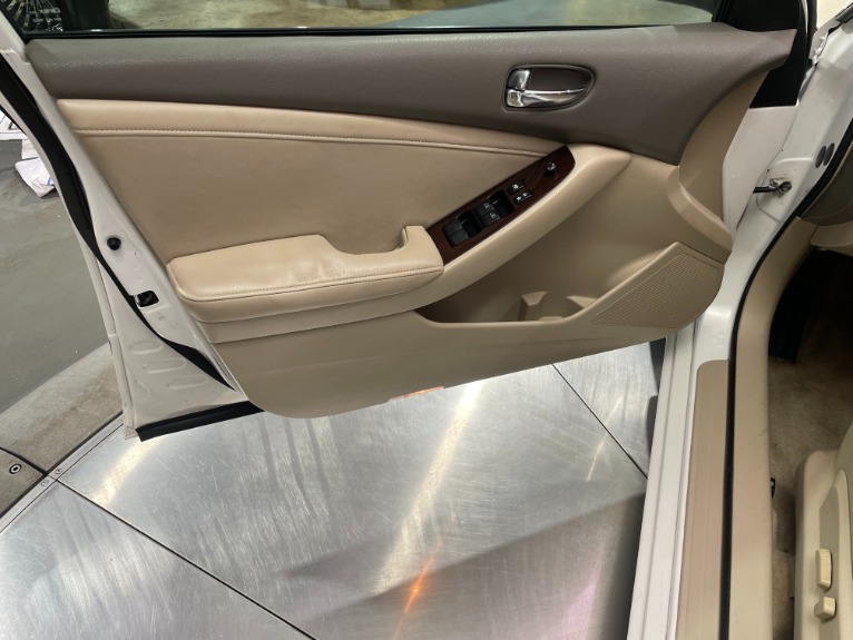 Used-2010-Nissan-Altima-25-SL-FWD