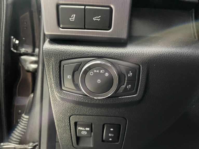 Used-2018-Ford-Expedition-Platinum-4X4