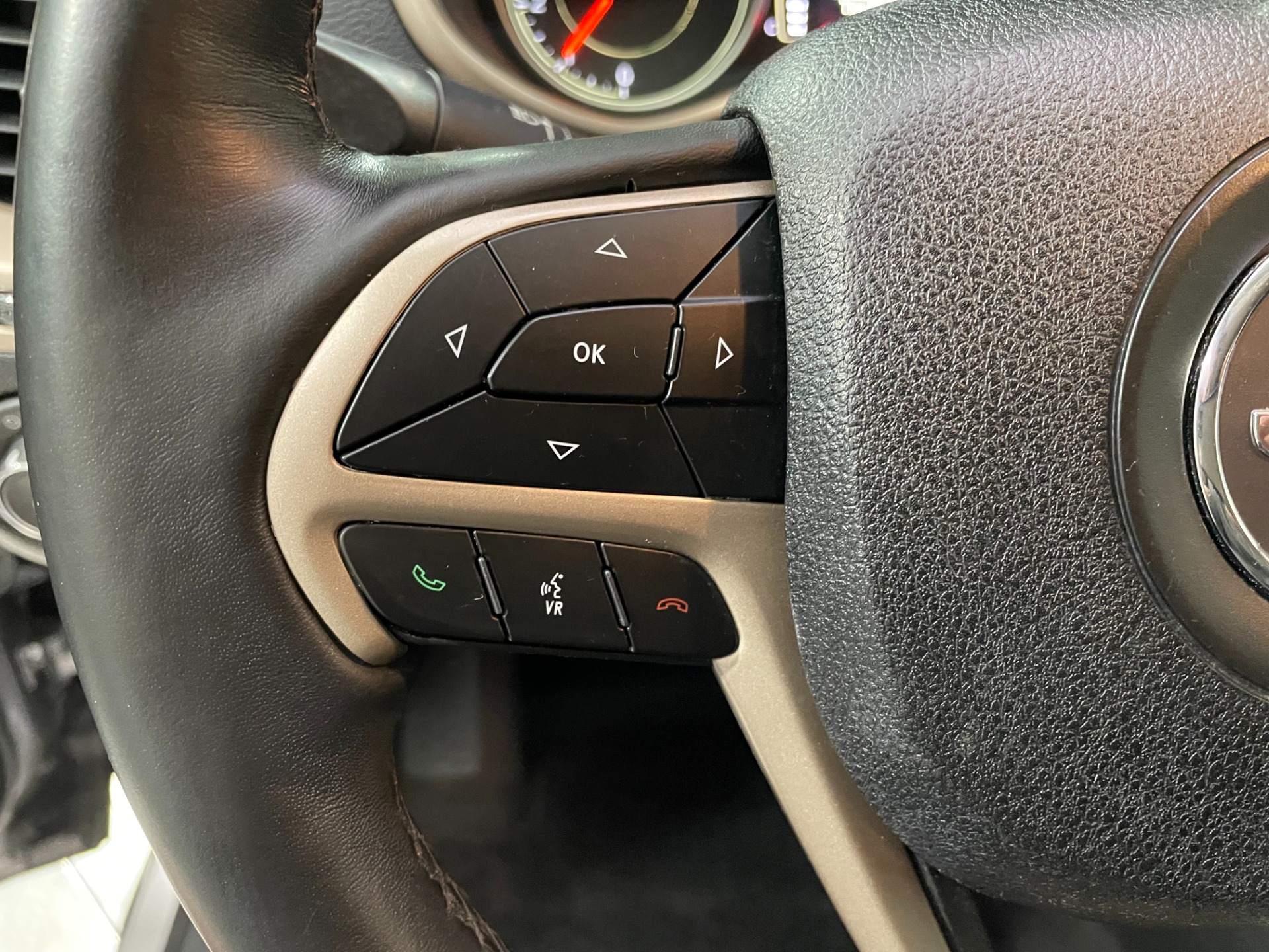 Used-2018-Jeep-Cherokee-Latitude-FWD