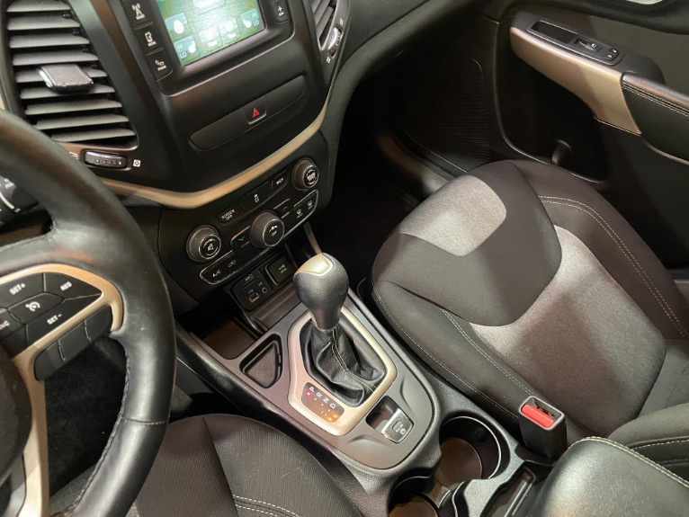Used-2018-Jeep-Cherokee-Latitude-FWD