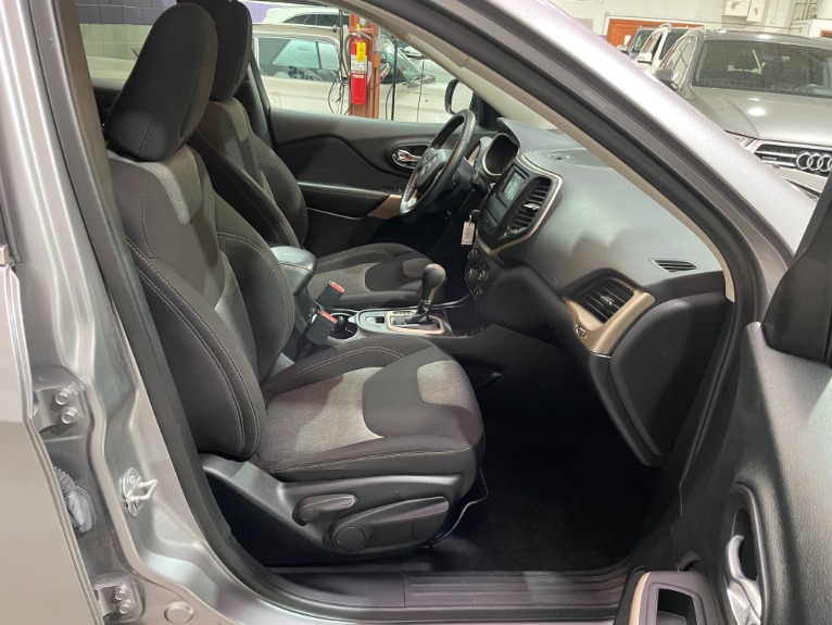 Used-2018-Jeep-Cherokee-Latitude-FWD