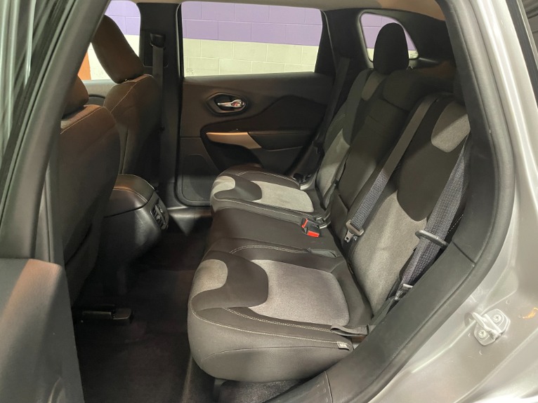 Used-2018-Jeep-Cherokee-Latitude-FWD