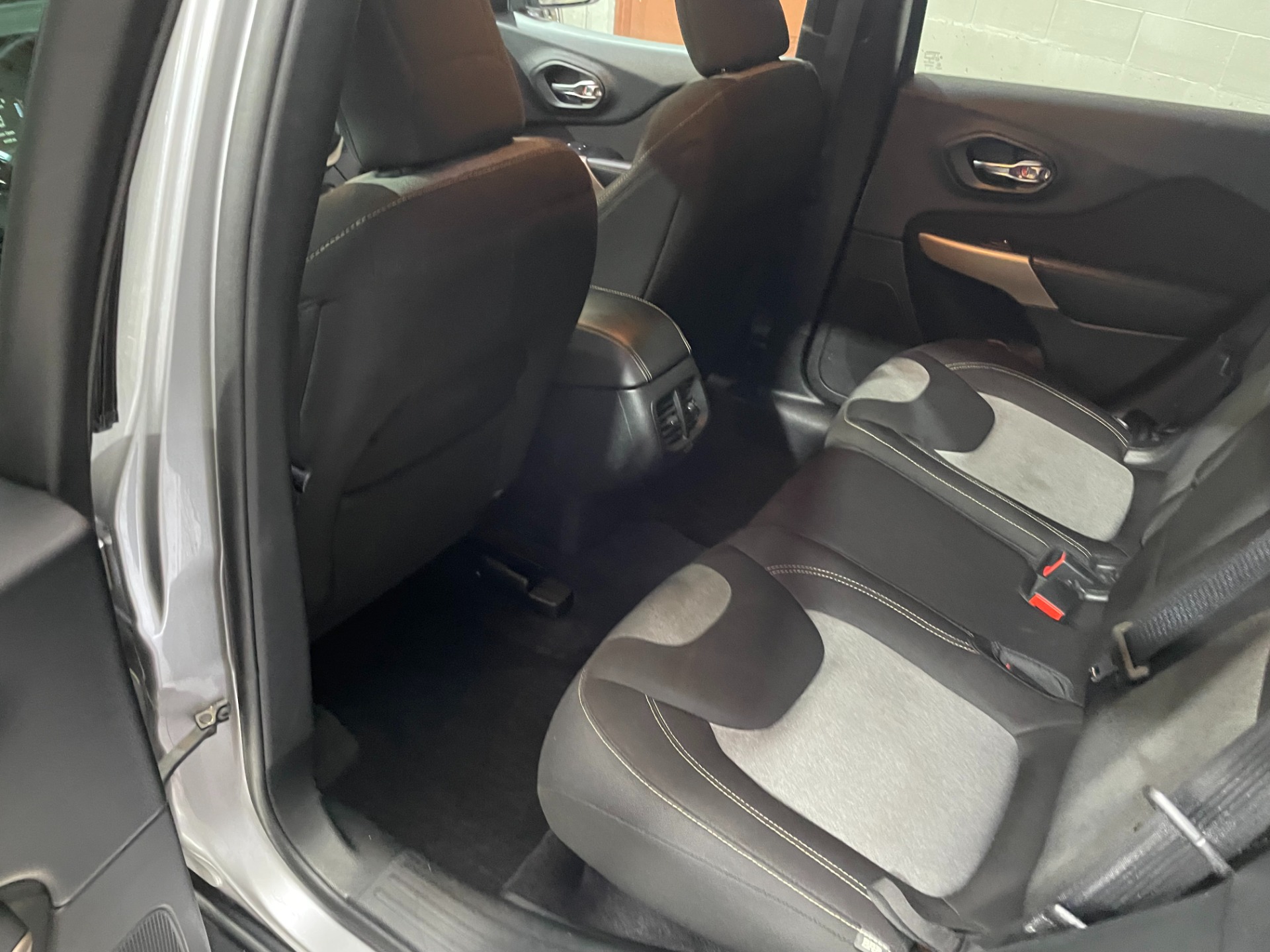 Used-2018-Jeep-Cherokee-Latitude-FWD