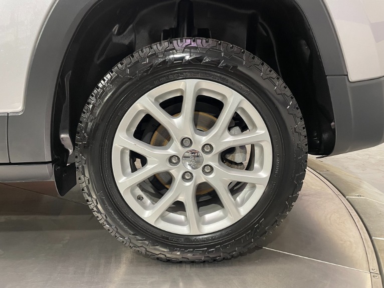 Used-2018-Jeep-Cherokee-Latitude-FWD