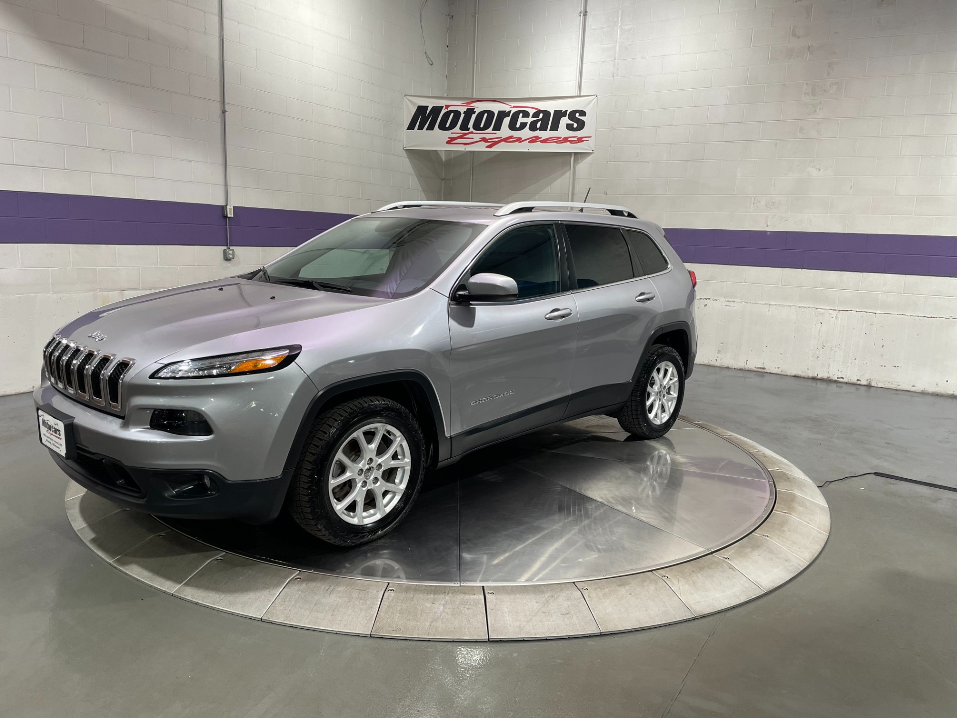 Used-2018-Jeep-Cherokee-Latitude-FWD