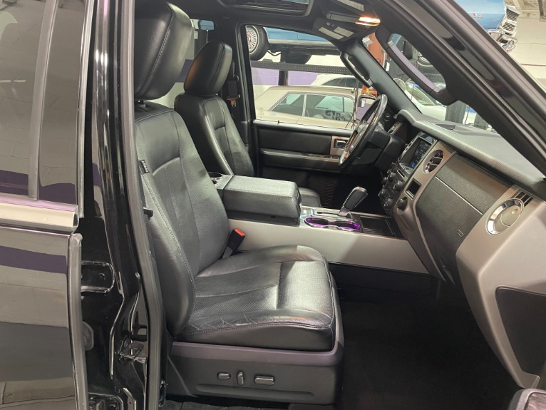 Used-2017-Ford-Expedition-Limited-4X4