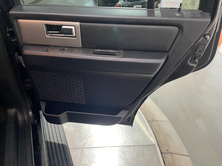 Used-2017-Ford-Expedition-Limited-4X4