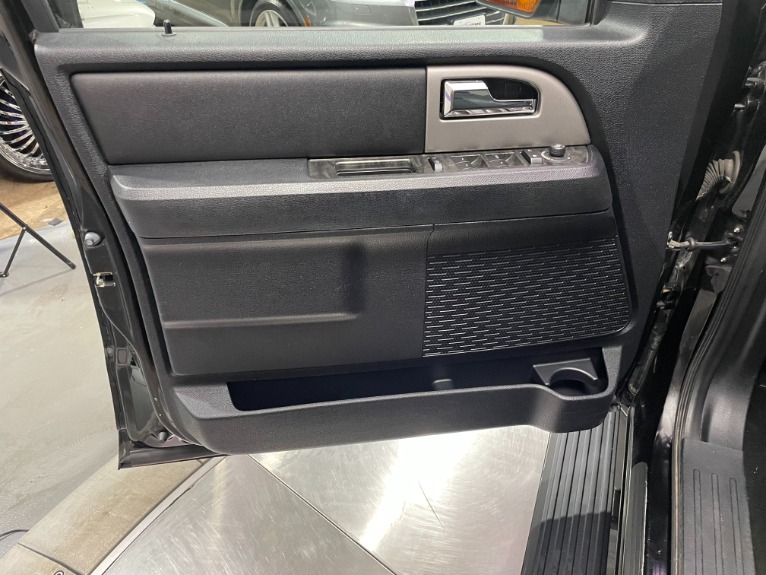 Used-2017-Ford-Expedition-Limited-4X4