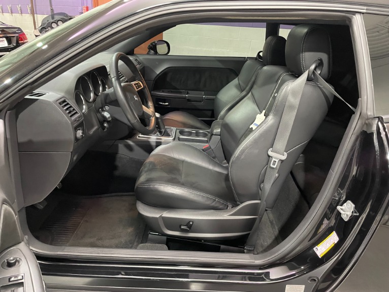 Used-2009-Dodge-Challenger-SRT8-Manual