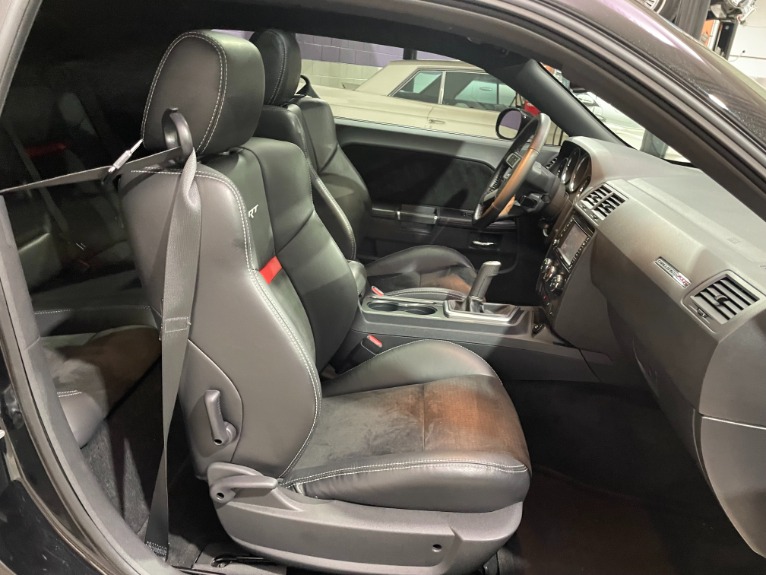 Used-2009-Dodge-Challenger-SRT8-Manual