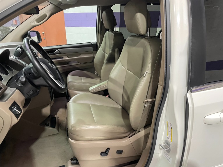 Used-2011-Volkswagen-Routan-SE-FWD