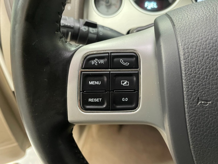 Used-2011-Volkswagen-Routan-SE-FWD