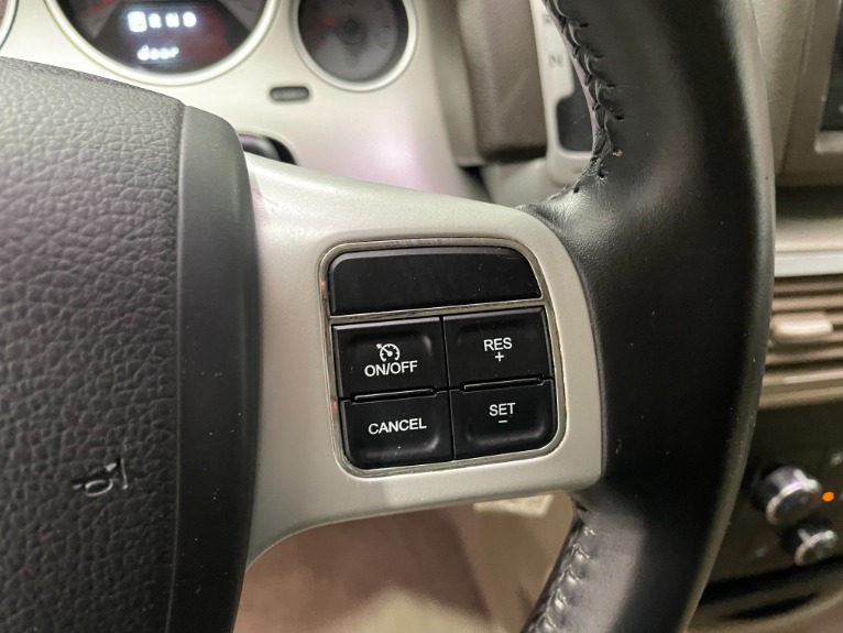 Used-2011-Volkswagen-Routan-SE-FWD