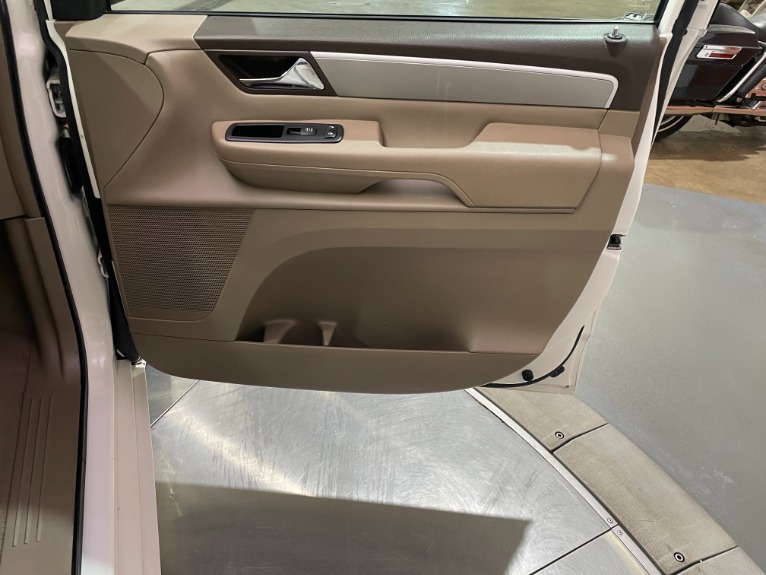 Used-2011-Volkswagen-Routan-SE-FWD