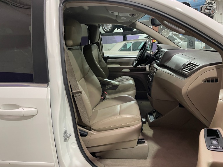 Used-2011-Volkswagen-Routan-SE-FWD