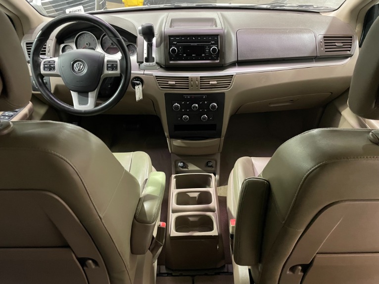 Used-2011-Volkswagen-Routan-SE-FWD