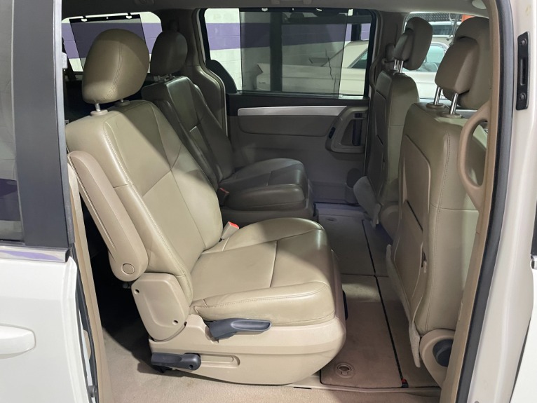 Used-2011-Volkswagen-Routan-SE-FWD