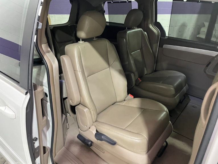 Used-2011-Volkswagen-Routan-SE-FWD