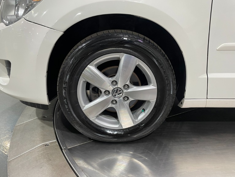 Used-2011-Volkswagen-Routan-SE-FWD