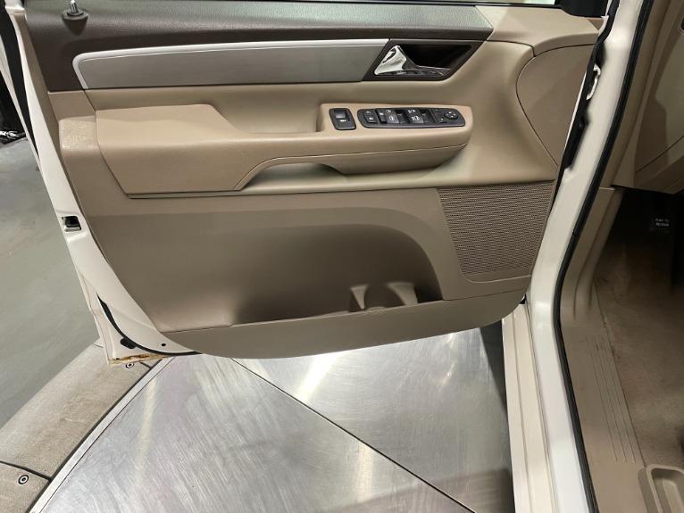 Used-2011-Volkswagen-Routan-SE-FWD