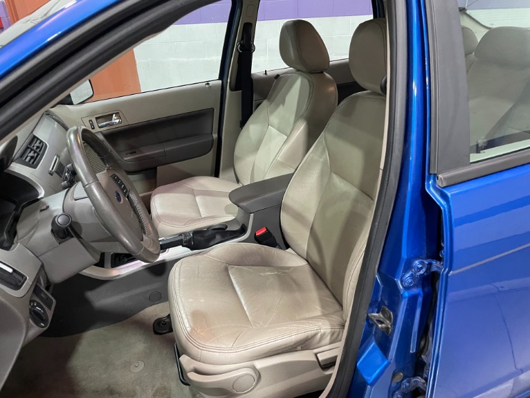Used-2010-Ford-Focus-SEL-FWD