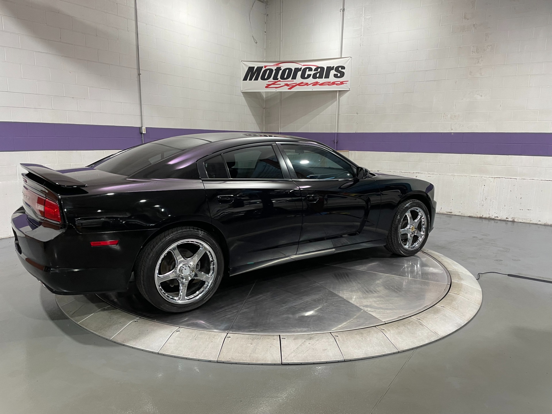 Used-2012-Dodge-Charger-SE-RWD