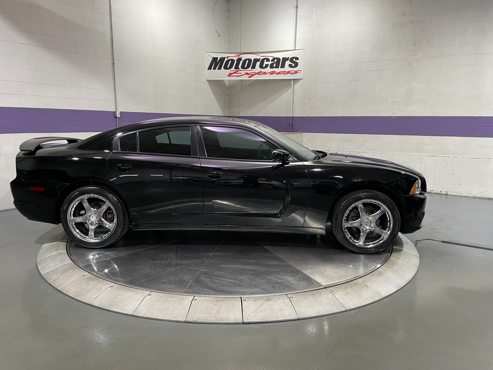 Used-2012-Dodge-Charger-SE-RWD
