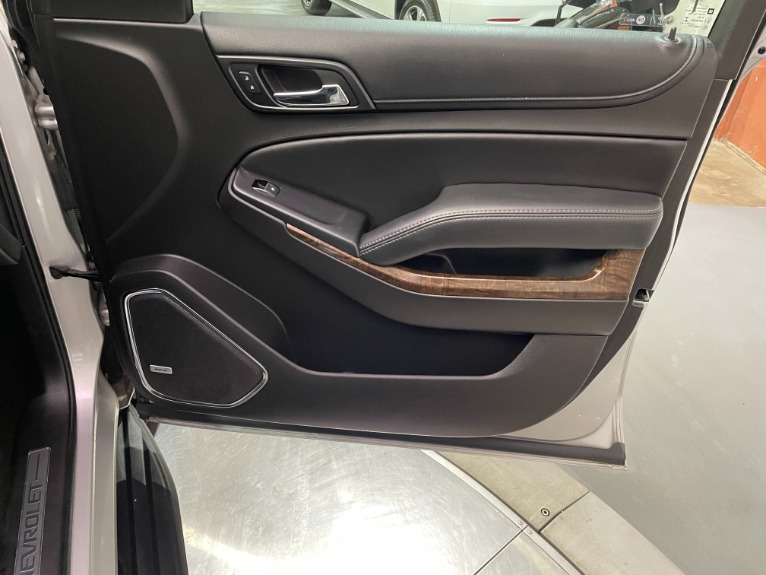 Used-2017-Chevrolet-Suburban-LT-1500-4X4
